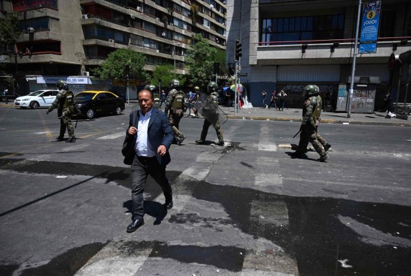 FOTOS: Chile cumple 40 días de convulsión sin lograr sacar a su gobernante