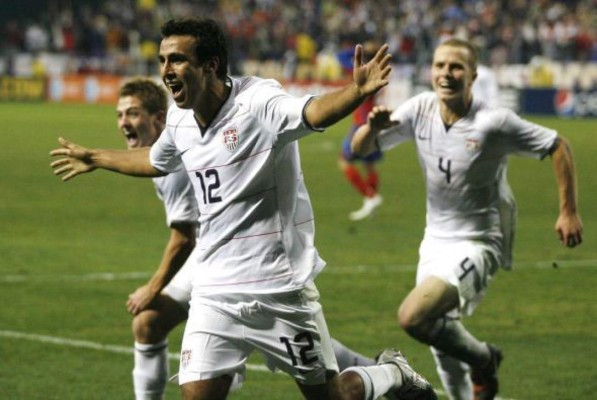 FOTOS: Así es la vida de Jonathan Bornstein, diez años después del gol que mandó a la H a Sudáfrica 2010