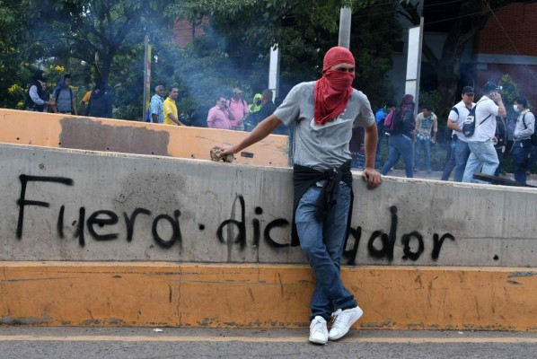 Violencia y represión en manifestación de simpatizantes de Alianza de Oposición