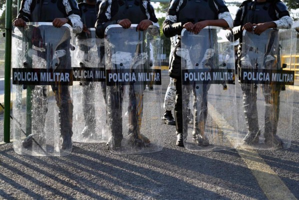 FOTOS: Caravana migrante espera; México refuerza vigilancia en la frontera sur