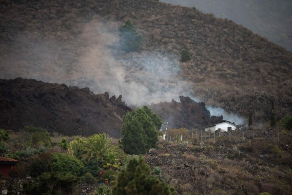 Evacuaciones y un cementerio por desaparecer: Sigue la odisea por erupción en España