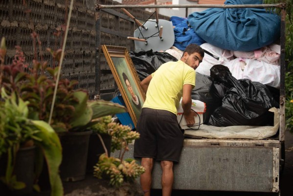 Evacuaciones y un cementerio por desaparecer: Sigue la odisea por erupción en España