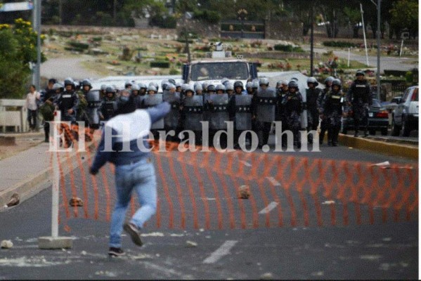 Así fue el desalojo de estudiantes que protestaron a favor de Kevin Solórzano