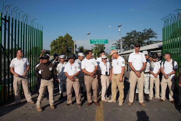 FOTOS: México bloquea ingreso de la caravana; migrantes buscan puntos ciegos