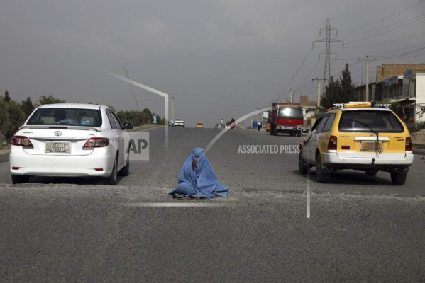 Las aberrantes prohibiciones de los talibanes a las mujeres afganas (FOTOS)