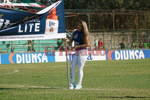 La belleza catracha que adornó el duelo Marathón vs Olimpia en San Pedro Sula