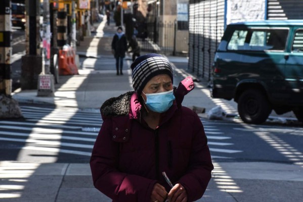 Nueva York se cubre el rostro para protegerse contra el coronavirus (FOTO)  