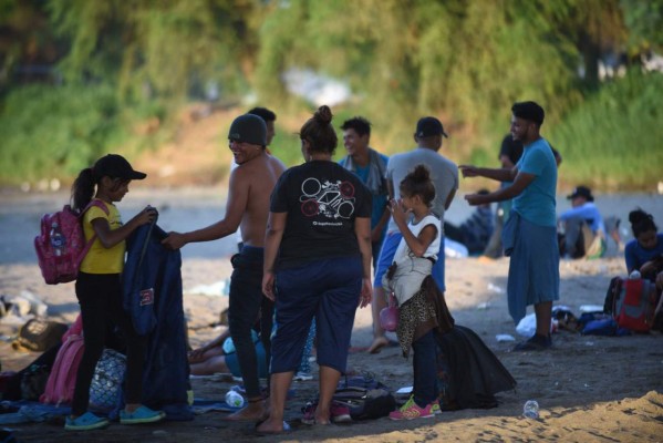 FOTOS: Caravana migrante espera; México refuerza vigilancia en la frontera sur