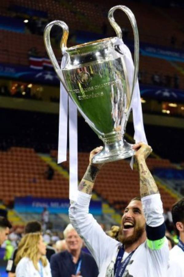 FOTOS: Jugadores del Real Madrid con la copa