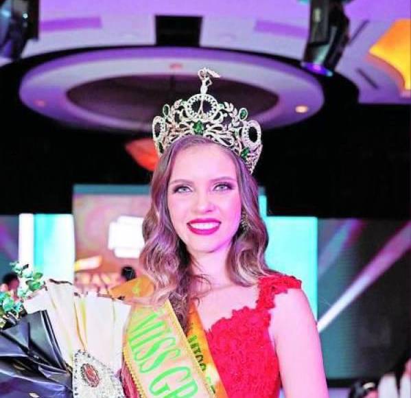 Auzmendi estrena novia y ahora sale con reina de belleza de Honduras