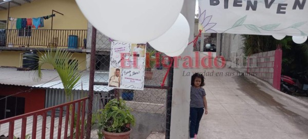 Con pancartas y globos, amigos de Kevin Solórzano lo esperan en El Chimbo (FOTOS)