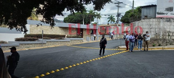 Calles cerradas y tensión dejó falsa alarma de bomba en la Embajada de EEUU