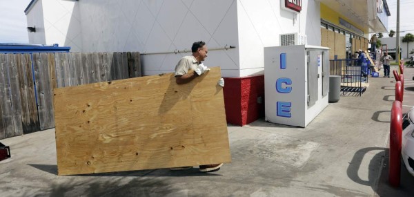 Fotos: Así se preparan los residentes de Texas ante la llegada del huracán Harvey