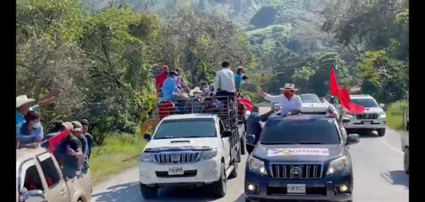 Sin distanciamiento, con caravanas y aglomeraciones, políticos se concentran sin temor al covid  