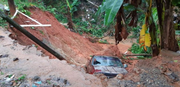 FOTOS: Desborde de ríos y aludes dejan lluvias por frente frío en Honduras