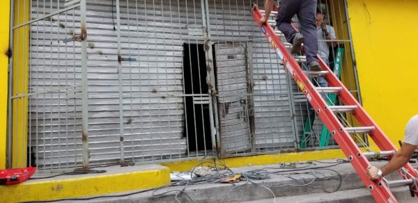 Destrozos, caos y pérdidas, así quedaron las tiendas saqueadas en la capital hondureña