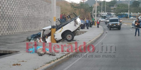 Las imágenes del brutal accidente que dejó un muerto en el anillo periférico