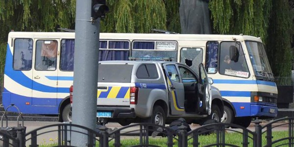 FOTOS: Tensión y zozobra en Ucrania por toma de rehenes en un bus