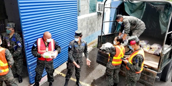 Autoridades hondureñas movilizan ayuda alimentaria para afectados por huracán Eta