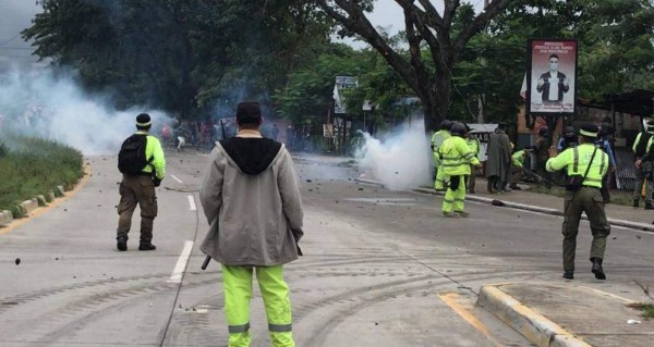 FOTOS: Lo que no se vio del violento desalojo en bordos de río Blanco, San Pedro Sula