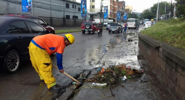 Fotos: Fuertes lluvias azotaron calles y avenidas de la capital de Honduras