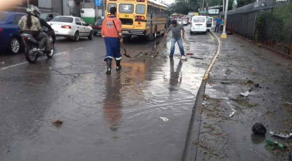 Fotos: Fuertes lluvias azotaron calles y avenidas de la capital de Honduras