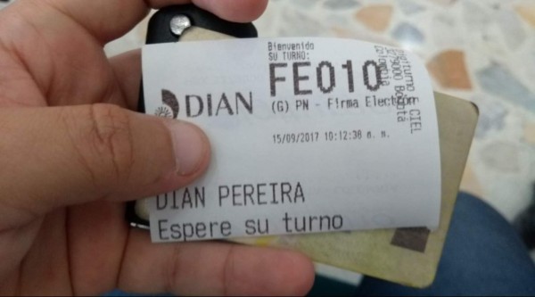 Joven indignada se queja en redes sociales y termina siendo objeto de memes por su error