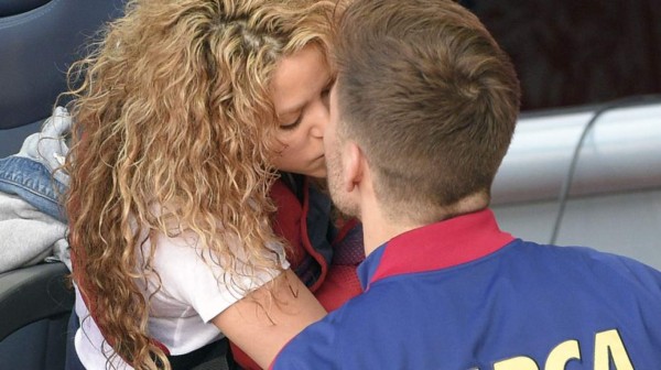 Fotos: Los besos más apasionados de los futbolistas y sus parejas