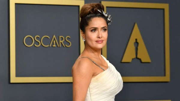 'Prefiero morir en casa', el calvario de Salma Hayek tras complicarse por el covid-19