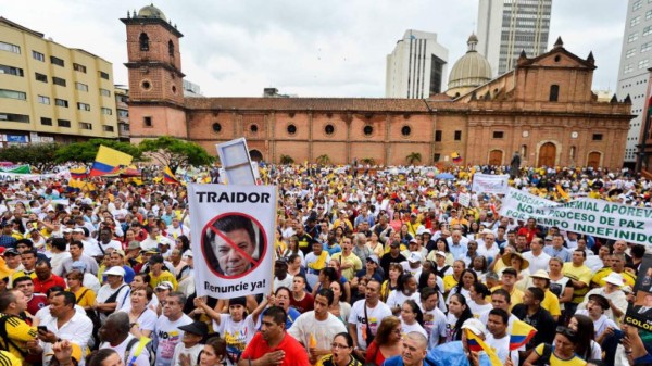  Efectúan protestas contra el gobierno de Santos en Bogotá y Medellín