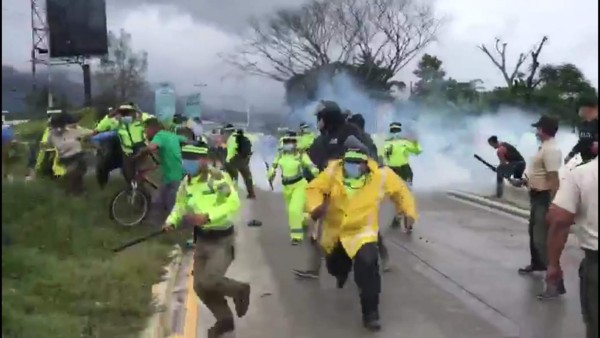 FOTOS: Lo que no se vio del violento desalojo en bordos de río Blanco, San Pedro Sula