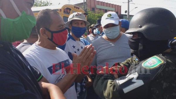 FOTOS: Protestas de conductores de buses y taxis colapsan la capital; exigen operar