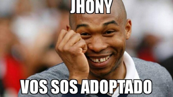 Memes sobre Jhonny Palacios invaden las redes tras error ante Brasil