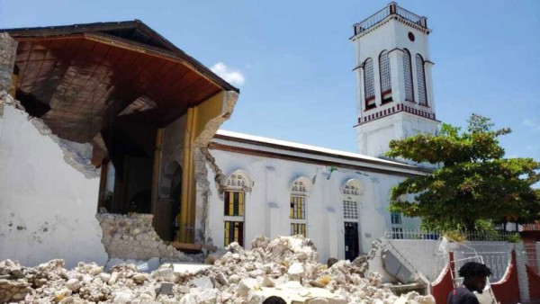 'Escuché gritos de dolor en todas partes': Sobrevivientes narran sismo en Haití