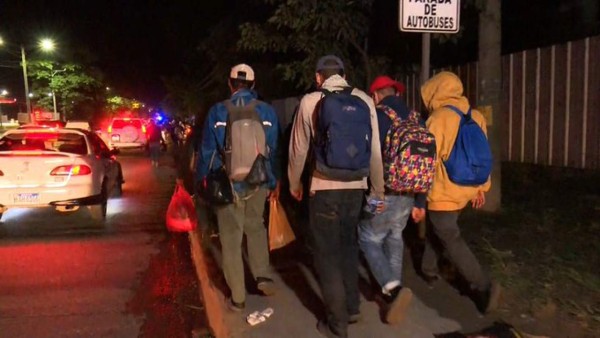 Las dolorosas imágenes de una nueva caravana de migrantes hondureños