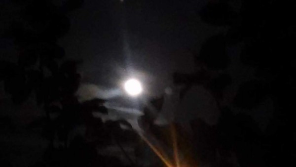 La hermosa luna que ilumina las noches de Tegucigalpa   