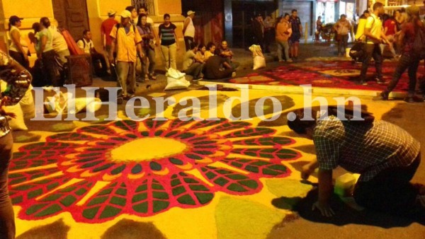 Semana Santa: Arte y tradición en alfombras religiosas en la capital