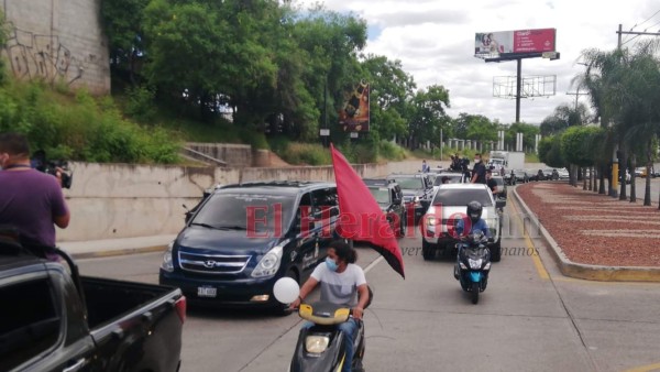 FOTOS: Con caravana dan último adiós al periodista David Romero Ellner