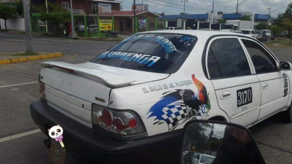 FOTOS: Los mensajes y frases más divertidos que conductores colocan en sus autos