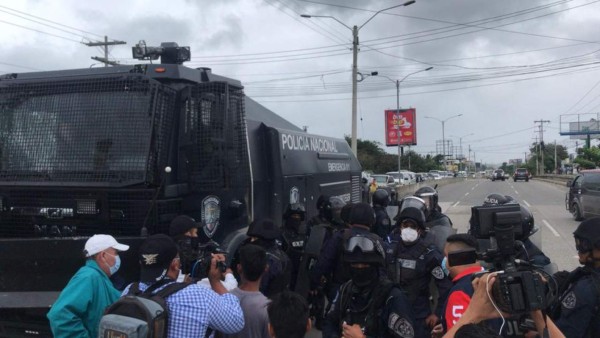 FOTOS: Lo que no se vio del violento desalojo en bordos de río Blanco, San Pedro Sula