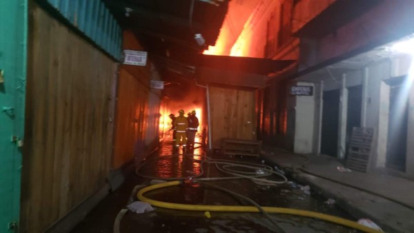 Las primeras imágenes del voraz incendio en mercados de Comayagüela