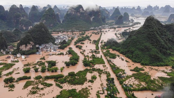 FOTOS: Devastadoras lluvias en China dejan muertos y desplazados