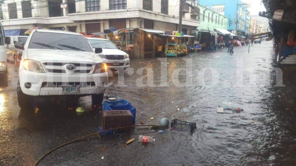 Fotos: Fuertes lluvias azotaron calles y avenidas de la capital de Honduras