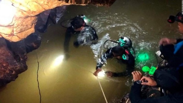 Así es el dramático rescate de los niños atrapados en una cueva de Tailandia