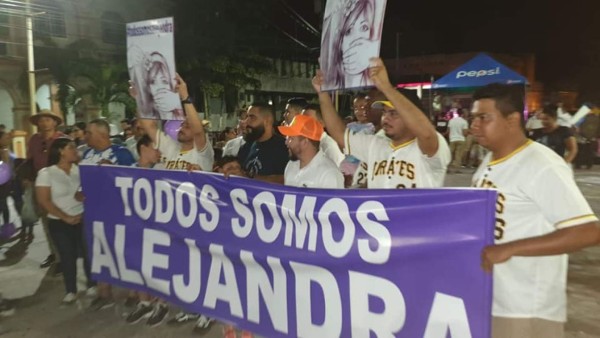 Con globos y carteles, ceibeños marcharon exigiendo justicia para hija de jueza víctima de violación