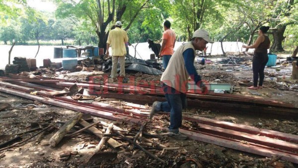 Así fue el último adiós a esposos que murieron soterrados en aldea El Guanacaste, Nacaome