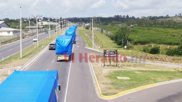 Así se realizó el traslado de los primeros módulos del hospital móvil de Tegucigalpa