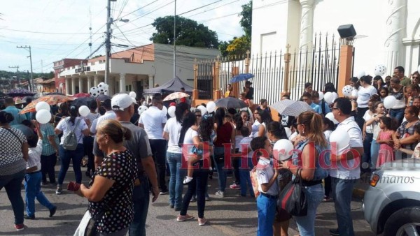 FOTOS: Doloroso entierro de nieto del exdiputado Carlos Interiano que murió de dengue grave