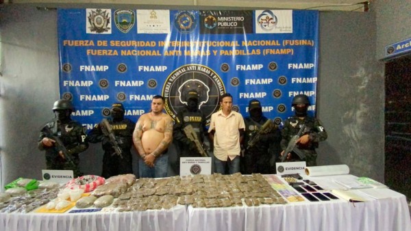 Dinero, drogas, armas y libretas contables decomisaron a 'El Pepo' y a 'El Camarón' en el Valle de Sula