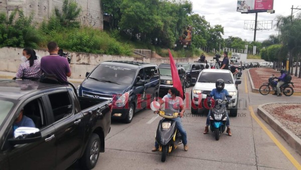 FOTOS: Con caravana dan último adiós al periodista David Romero Ellner